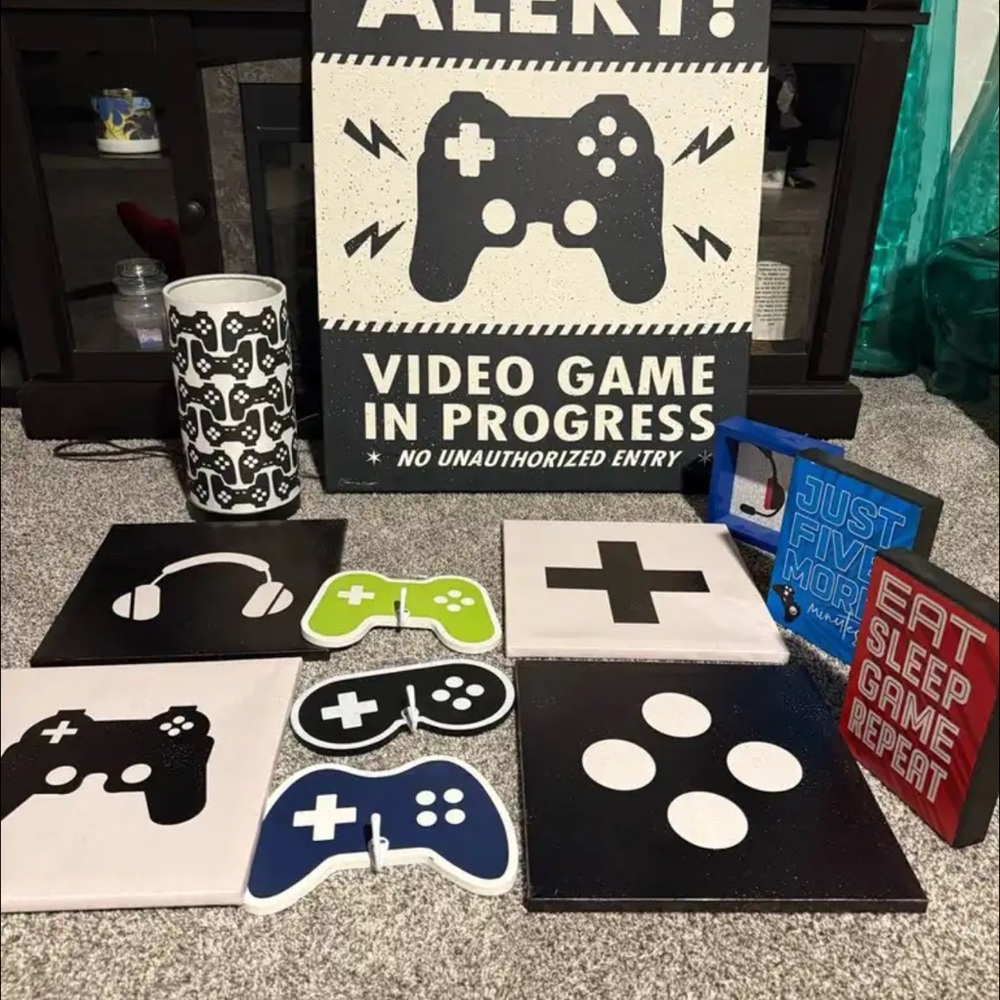 Black and White Gaming Decor Set